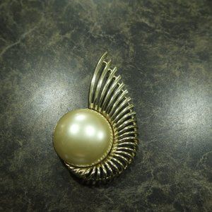 Vintage gold tone metal and faux pearl  Brooch